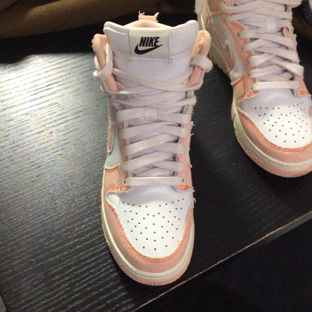 Nike Women's Sneakers - White and Peach